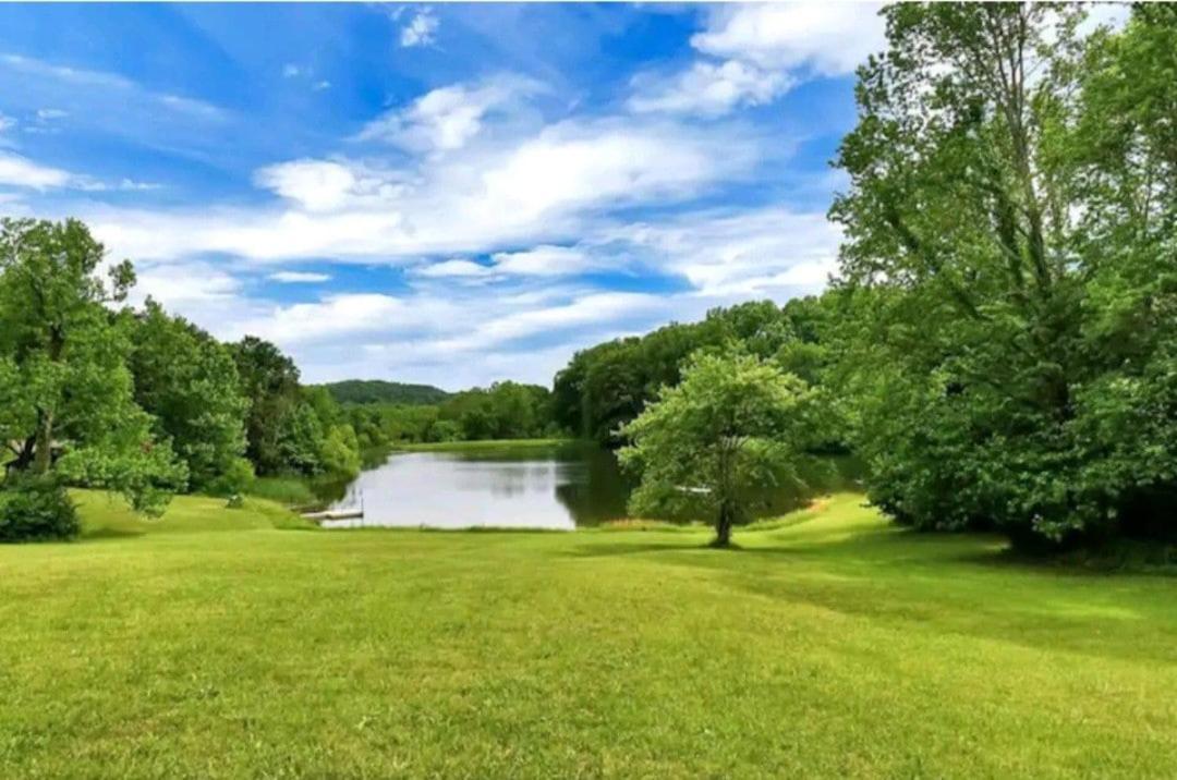 הוילה Rockbridge Whispering Waters, Hocking Hills, Hot Tub, Pond מראה חיצוני תמונה